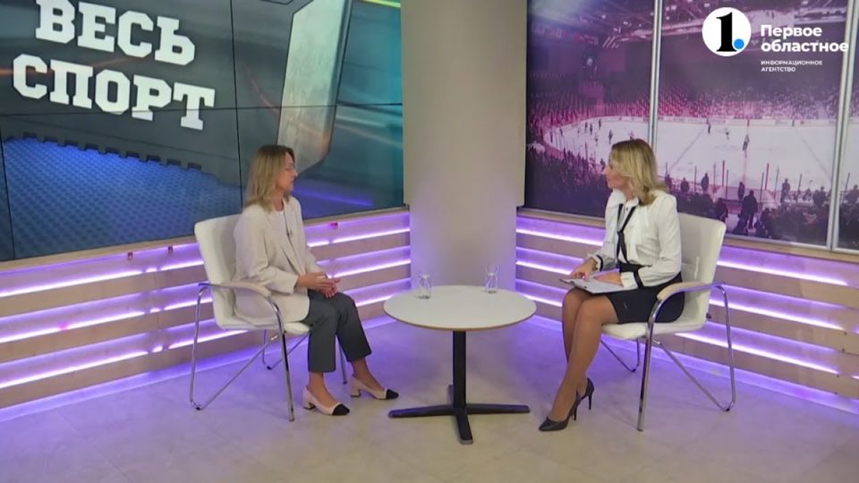 Студия программы «Весь спорт»: Наталья Бухарина и ведущая Ульяна Любимова